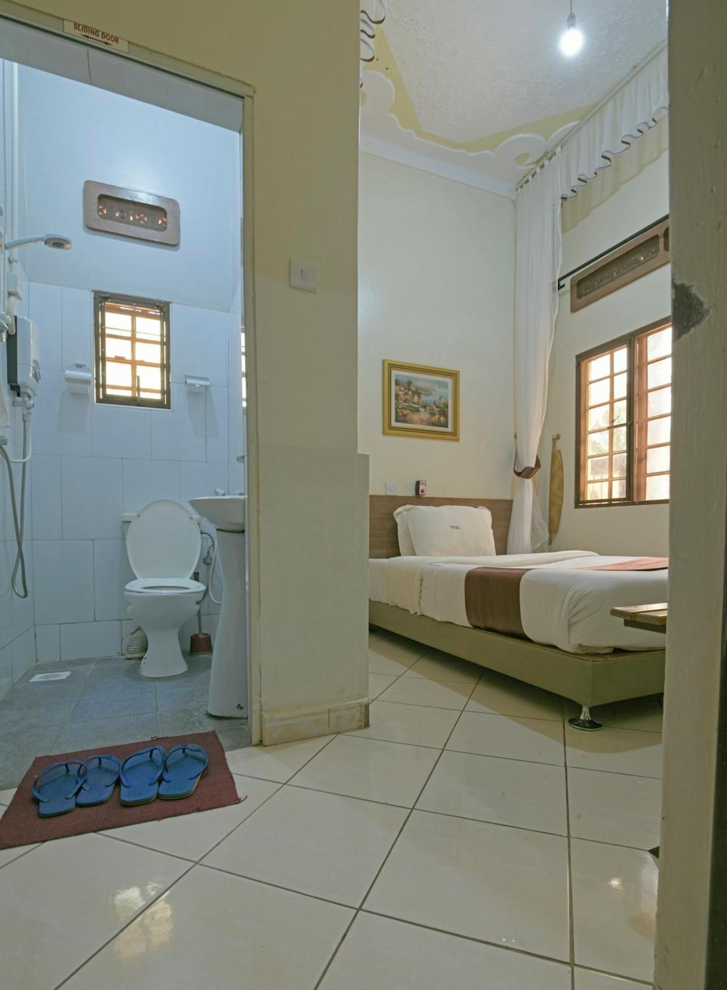 Hoima Buffalo Hotel & Business Hub Ltd Экстерьер фото