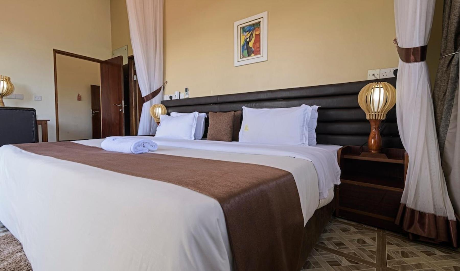 Hoima Buffalo Hotel & Business Hub Ltd Экстерьер фото